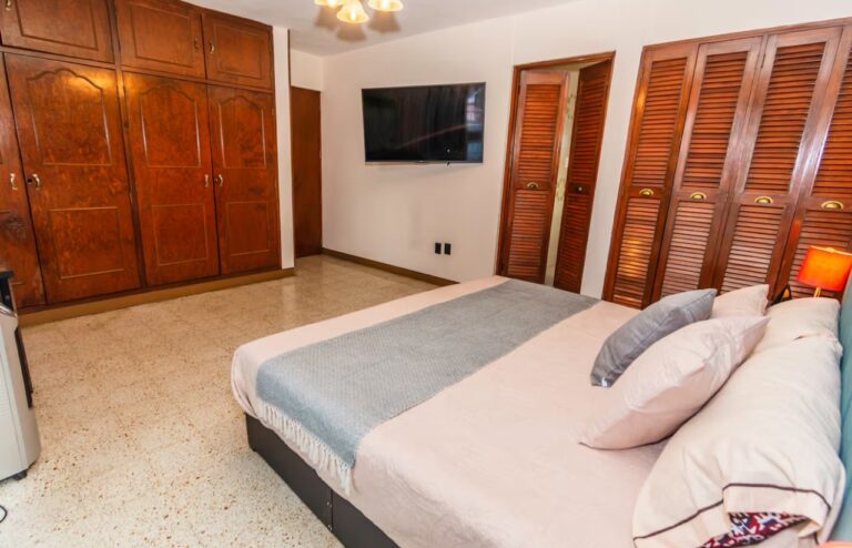 CASA GUAPA - CASA GUAPA (2)